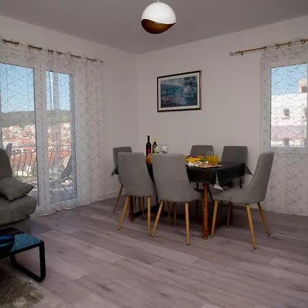 Beata Trogir-okrug Τρογκίρ